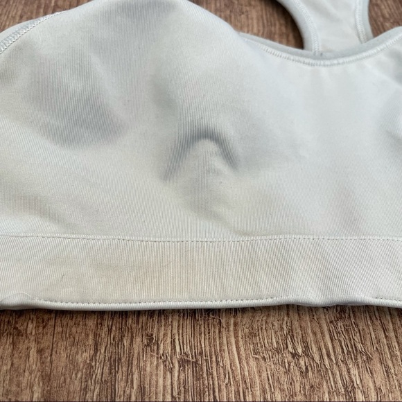 Gapfit White Razorback Sports Bra with Clasp - Picture 6 of 6